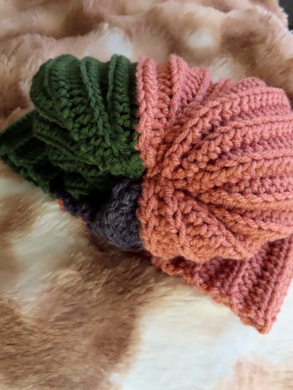 Cozy chunky handmade crochet beanie - Picture 7 of 10